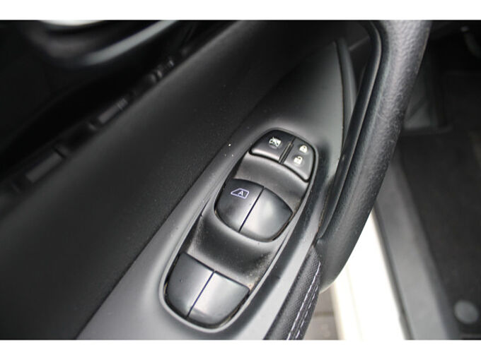 Nissan Qashqai 1.6 dCi 360&deg; AHK Dachreling Panoramadach 360