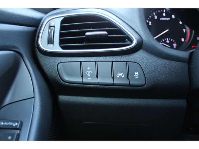 Hyundai i30 5t&uuml;rig 1.0 T-GDI Intro Navi Klimaautomatik 
