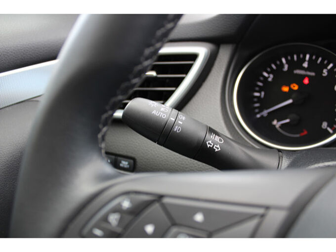 Nissan Qashqai 1.3 DIG-T AKARI Automatik Navi LED Leder 