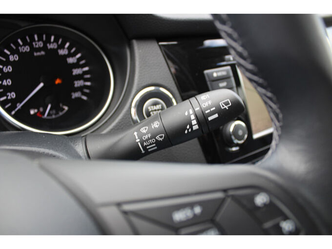 Nissan Qashqai 1.3 DIG-T AKARI Automatik Navi LED Leder 
