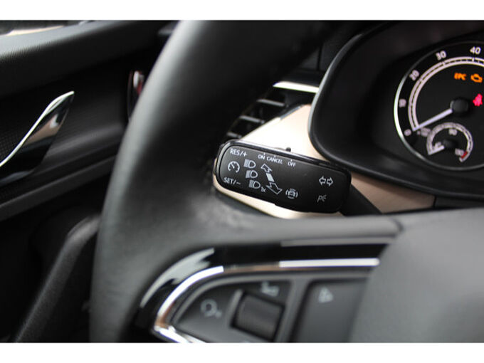 SKODA Kamiq 1.0 TSI Style OPF AHK LED ALU PDC 
