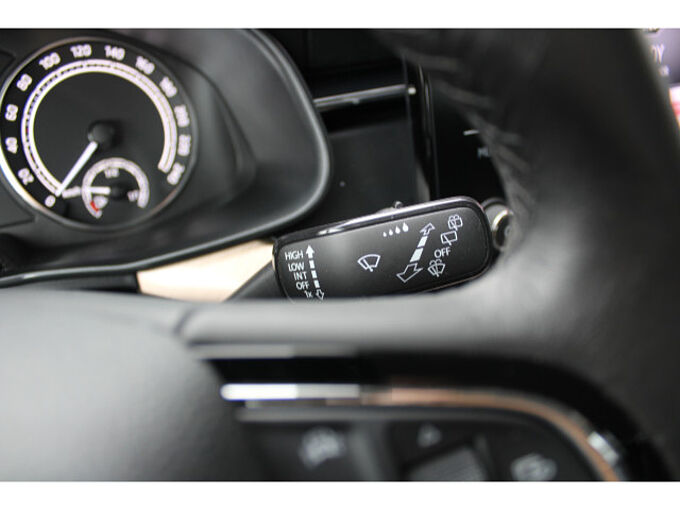 SKODA Kamiq 1.0 TSI Style OPF AHK LED ALU PDC 