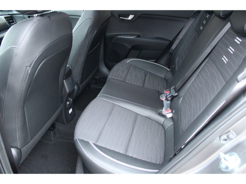 Kia Stonic 1.0 T-GDI 100 48V DCT7 GT-line Tech GD 1.0 T-GDI 100 48V DCT7 GT-line Tech GD