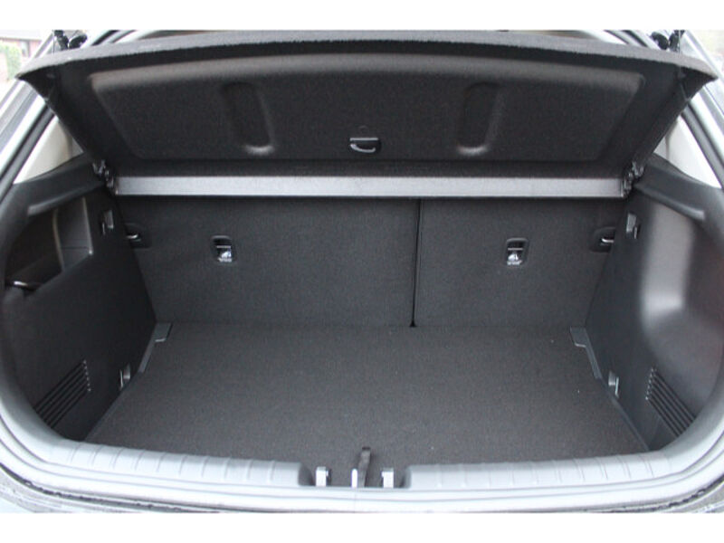 Kia Stonic 1.0 T-GDI 100 48V DCT7 GT-line Tech GD 1.0 T-GDI 100 48V DCT7 GT-line Tech GD