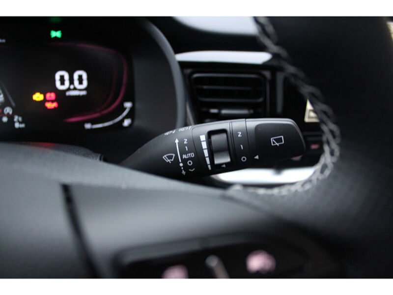 Kia Stonic 1.0 T-GDI 100 48V DCT7 GT-line Tech GD 1.0 T-GDI 100 48V DCT7 GT-line Tech GD