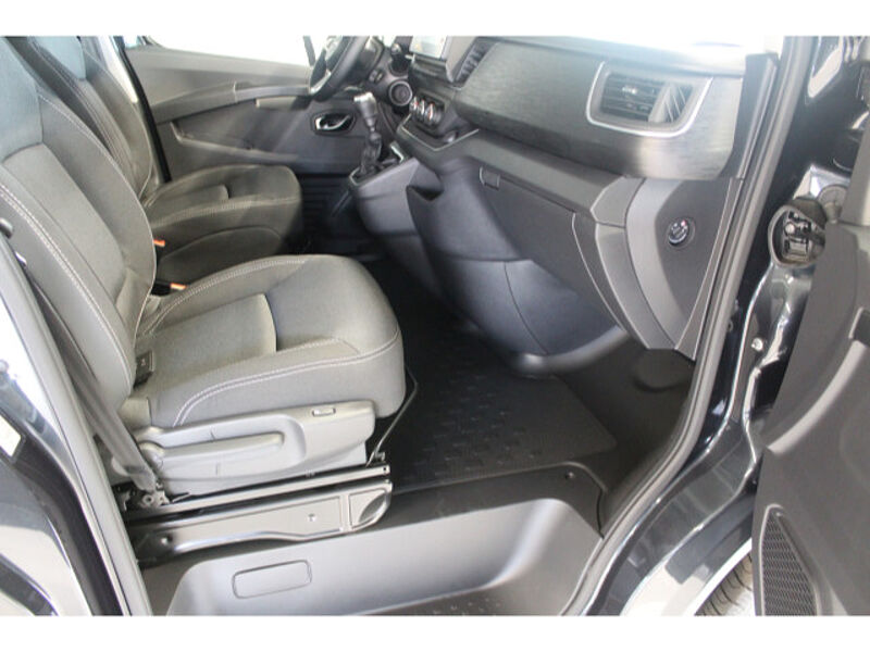 Nissan Primastar L1H1 Kombi 2.0 dCi Tekna Navi Design L1H1 Kombi 2.0 dCi Tekna Navi Design