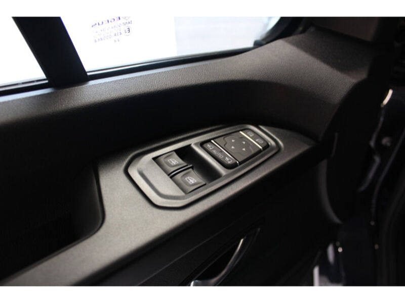 Nissan Primastar L1H1 Kombi 2.0 dCi Tekna Navi Design L1H1 Kombi 2.0 dCi Tekna Navi Design