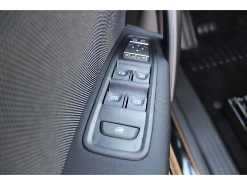 Nissan Townstar Kombi L1 1.3 DIG-T 130 Tekna Automatik Kombi L1 1.3 DIG-T 130 Tekna Automatik