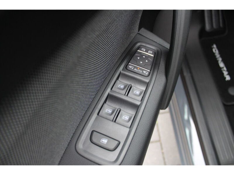 Nissan Townstar Kombi L1 1.3 DIG-T 130 Tekna Automatik