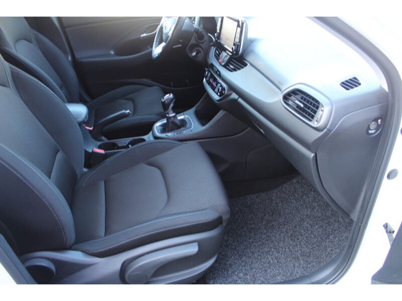 Hyundai i30 5türig 1.0 T-GDI Intro Navi Klimaautomatik