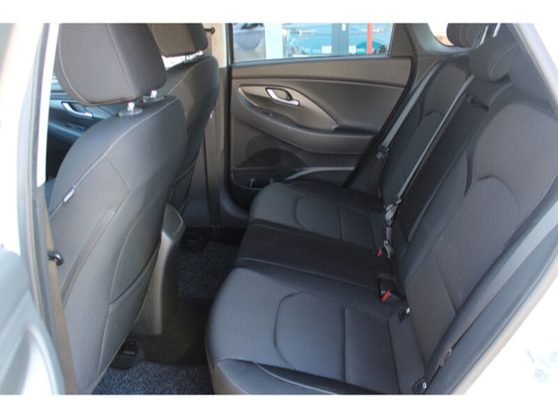 Hyundai i30 5türig 1.0 T-GDI Intro Navi Klimaautomatik