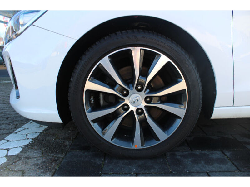 Hyundai i30 5türig 1.0 T-GDI Intro Navi Klimaautomatik