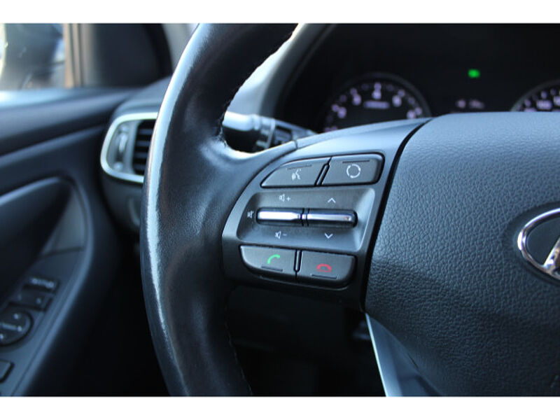 Hyundai i30 5türig 1.0 T-GDI Intro Navi Klimaautomatik