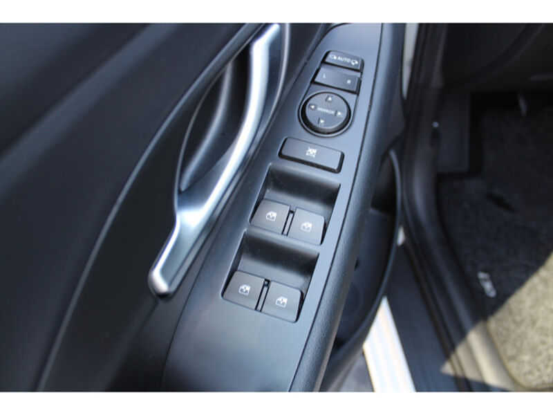 Hyundai i30 5türig 1.0 T-GDI Intro Navi Klimaautomatik