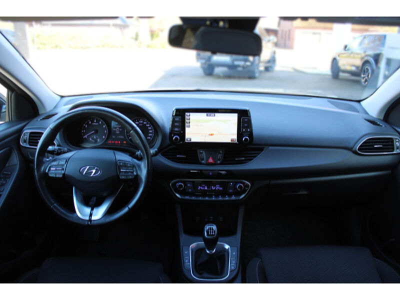 Hyundai i30 5türig 1.0 T-GDI Intro Navi Klimaautomatik