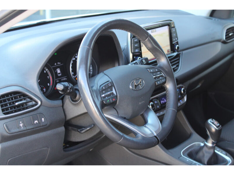 Hyundai i30 5türig 1.0 T-GDI Intro Navi Klimaautomatik