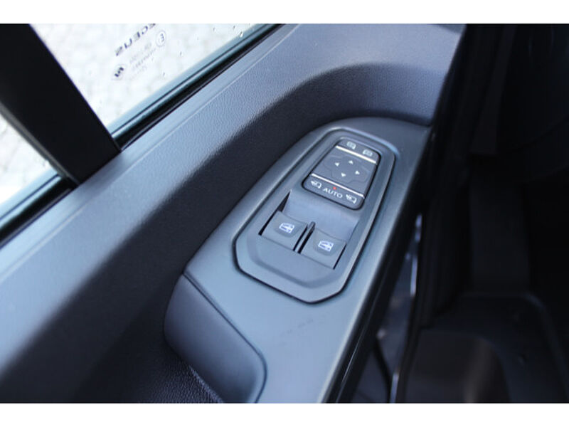 Nissan Primastar L1H1 Kombi 2.0dCi Tekna AT Navi Design