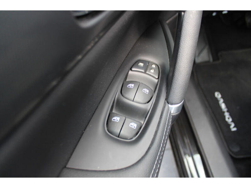 Nissan Qashqai 1.3 DIG-T AKARI Automatik Navi LED Leder