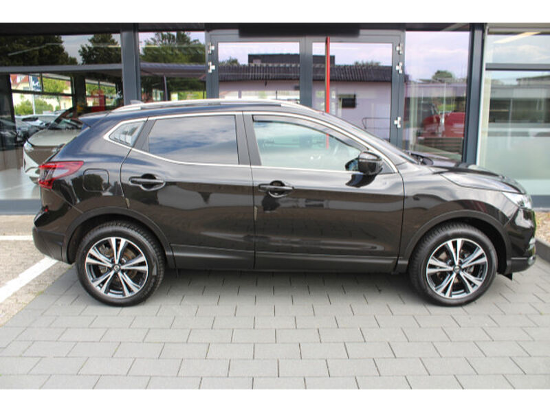 Nissan Qashqai 1.3 DIG-T ZAMA Navi Panoramaglasdach
