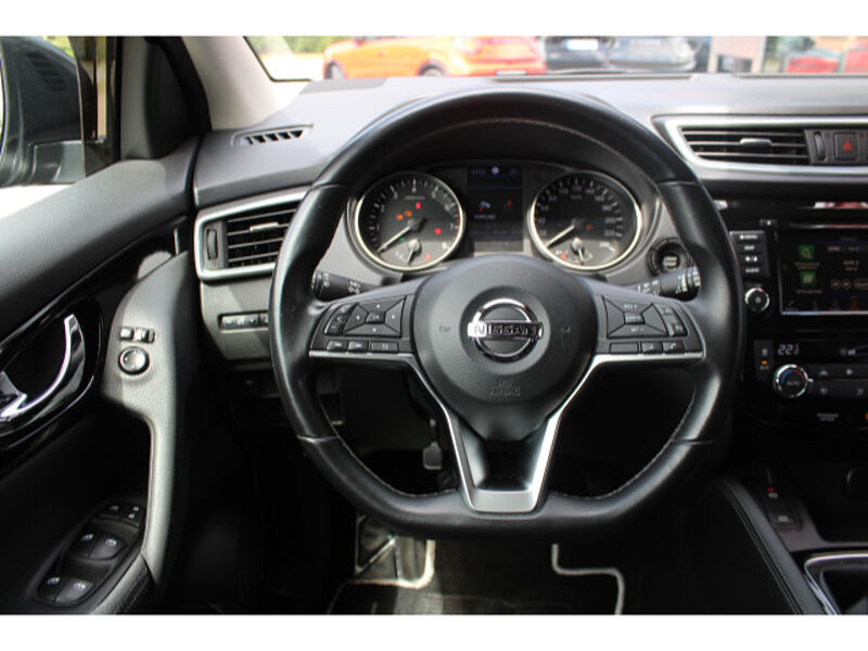Nissan Qashqai 1.3 DIG-T ZAMA Navi Panoramaglasdach